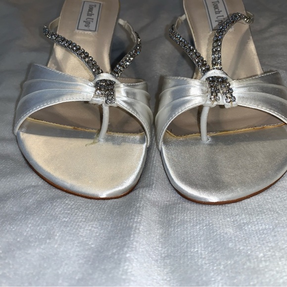 Touch Ups white satin thong kitten heel rhinestone strap size 9.5 Sandals bride - Picture 8 of 10